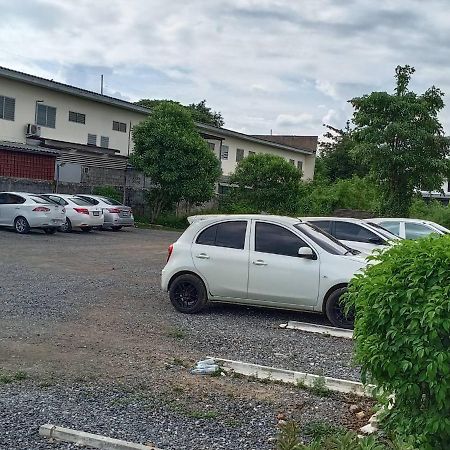 Apartament โสดาอพาร์ทเม้นท์​ Ban Lam Phak Kut Zewnętrze zdjęcie